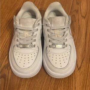 White Nike Air Force 1 Sneakers Toddler